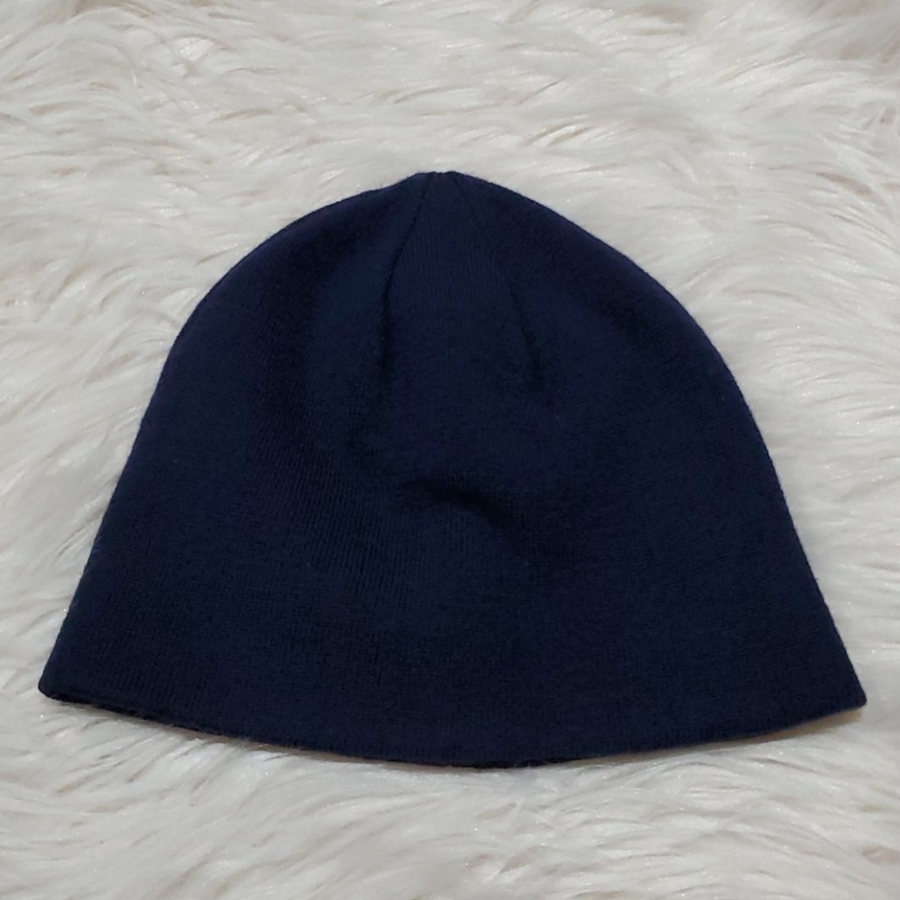 Nwt LL bean reversible beanie. Navy and stripes